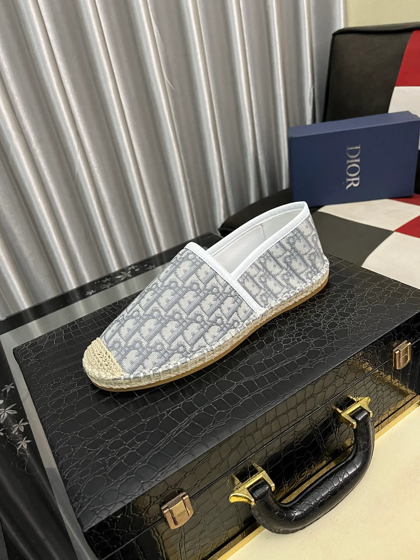 Men's shoes 💰400⌚️⌚️Dior men's latest slip-on Loaf casual fisherman's shoes ✔️The original version is available simultaneously at the counter and is a one-to-one replica🎩Material: Italian imported waterproof fabric, pure hand-pulled strings, raw rubber breathable outsole, lining breathable and comfortable lambskin, 100% comfortable density, original rubber outsole wear-resistant ✔️Code number: 38-44, you deserve it, (Note: 45 and 46 can be customized, non-refundable and non-exchangeable)